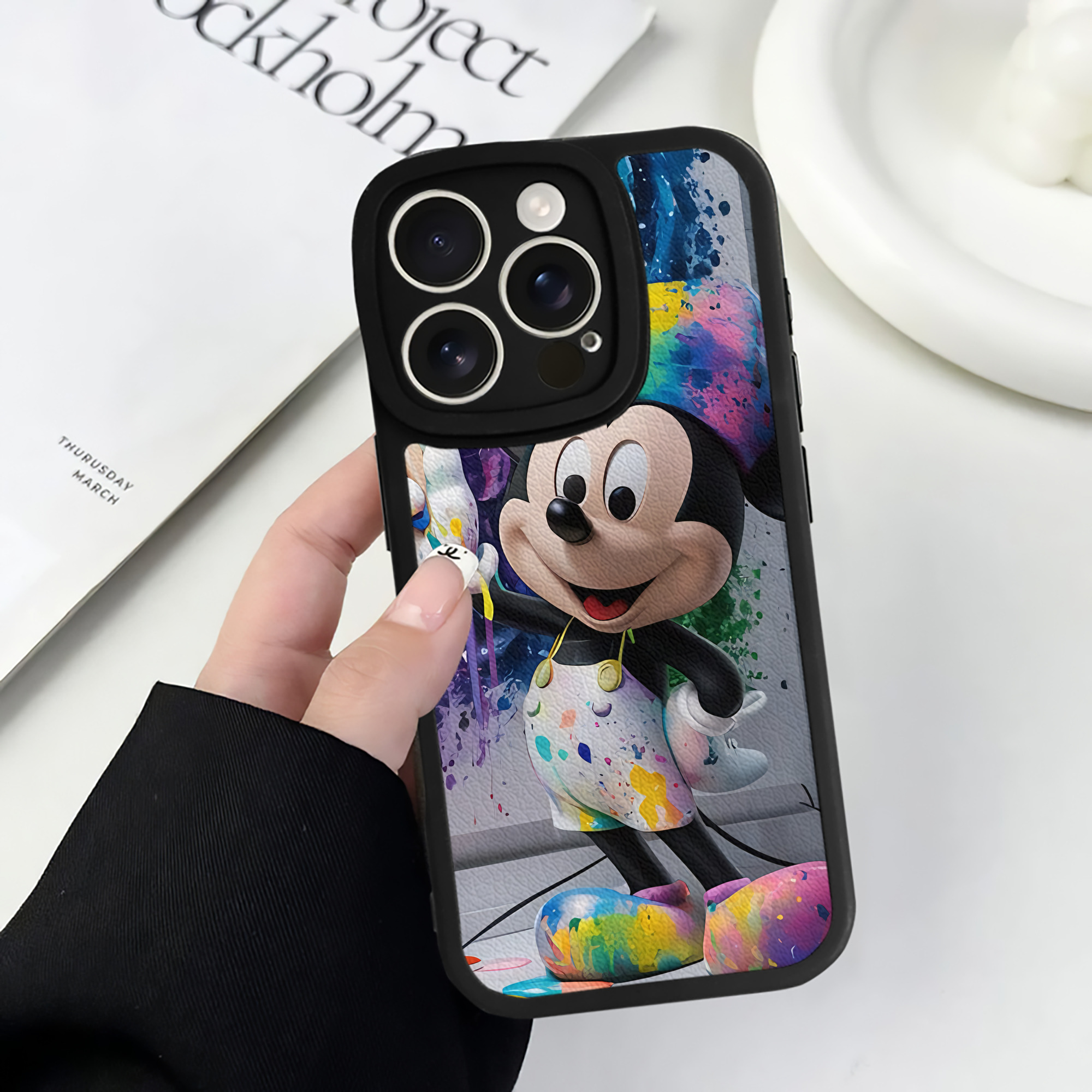 （画像用） ミッキーマウス Mickey Mouse 【iPhone 16シリーズ対応】シリコンスマホケース（レザー調） 材質：シリコン